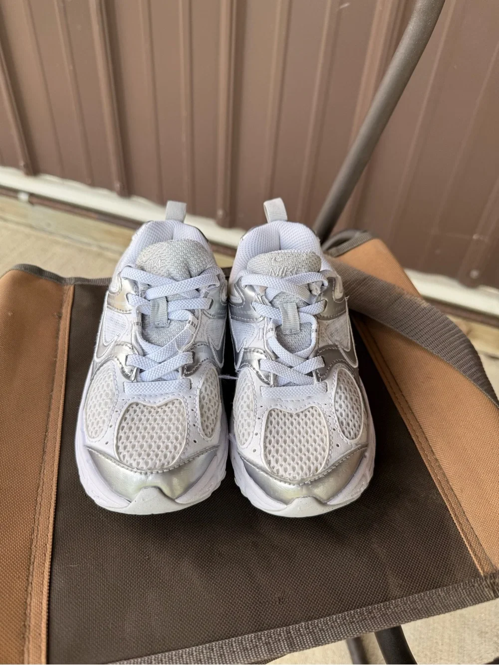 Nike Kids V5 RNR Sneakers in White and Light Gray